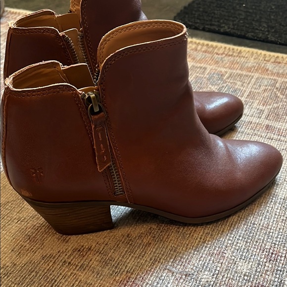Frye brand Women's Brown Ankle Boots - Picture 1 of 8